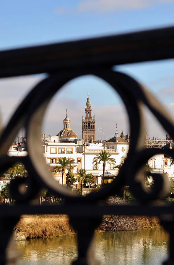 PasionDeSevilla's tweet photo. Si Sevilla no existiera, habría que inventarla.

#Sevillahoy https://t.co/Np6p0FkxWp