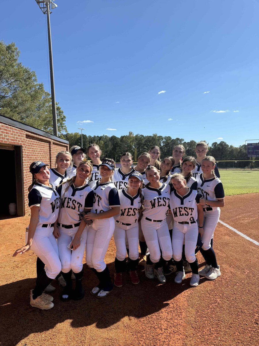 bare_elizabeth's tweet image. Our high school season ended when we faced a very talented East Coweta team. Over this year I batted .374 with 34 hits, 8 doubles, 1 homerun, and 25 RBI's. I pitched 125.1 innings, threw 2170 pitches and 78 SO's. 
Excited for @gaimpactcsl 🔜🔜
@coachryancarver @CoachKrat