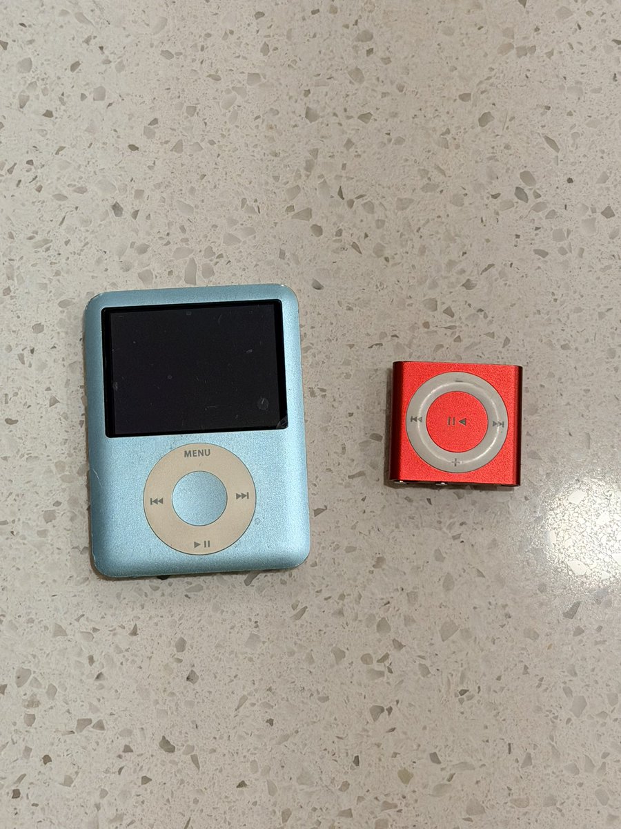 cersmiami's tweet photo. A blast from the past 🎶 #apple #ipodnano #ipodshuffle https://t.co/0UAnyiGZoY