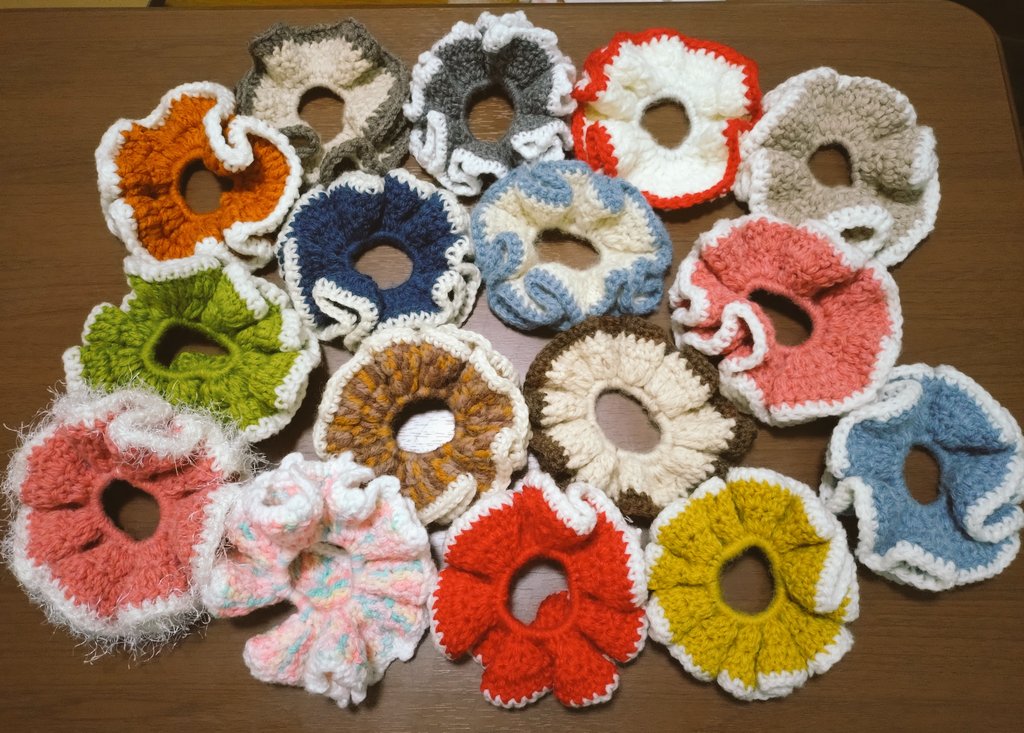 2日に分けて色・形の違うシュシュを20個販売します🎀
1点ものですのでお早めにお買い求めください!!
 #fari桂川祭2025