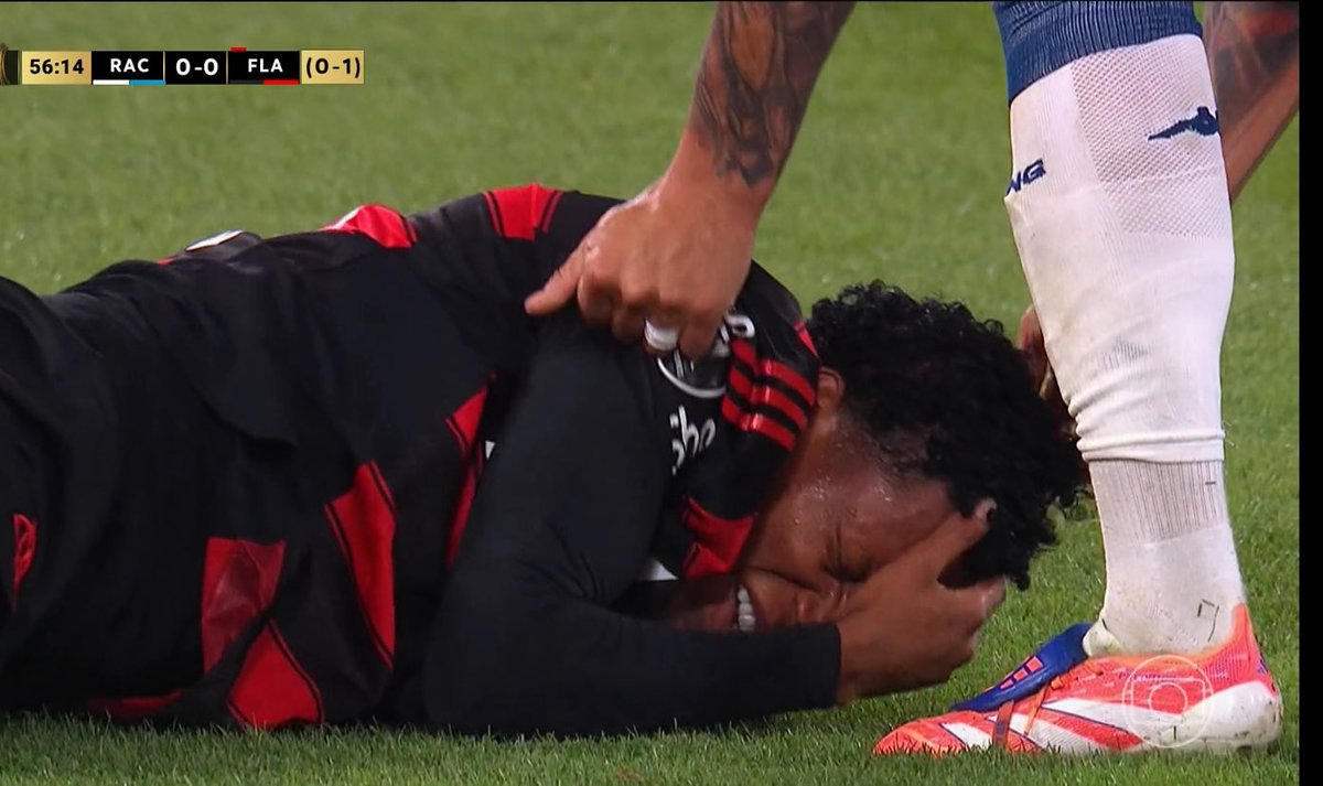 isso aí tem nome…
e o puxão de cabelo e na roupa que o cara dá no Plata tá tudo certo né? Vai se fuder  #RACxFLA