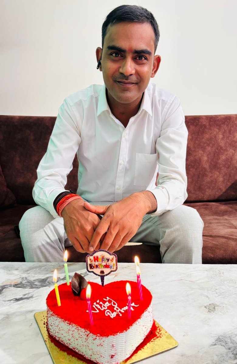 पाठक जैसा मित्र तो एक हर किसी के हिस्से में आना चाहिए...

एक सुयोग्य पत्रकार, कर्तव्यनिष्ठ समाजसेवी और अपने मित्रों के लिए 24/7 खड़े रहने वाले प्रिय मित्र एवं भाई विजय पाठक जी को जन्मदिन की हार्दिक शुभकामनाएं।

महादेव से प्रार्थना है कि आप निरंतर प्रगति करें।
<a href="/officeofvijay1/">विजय पाठक</a>