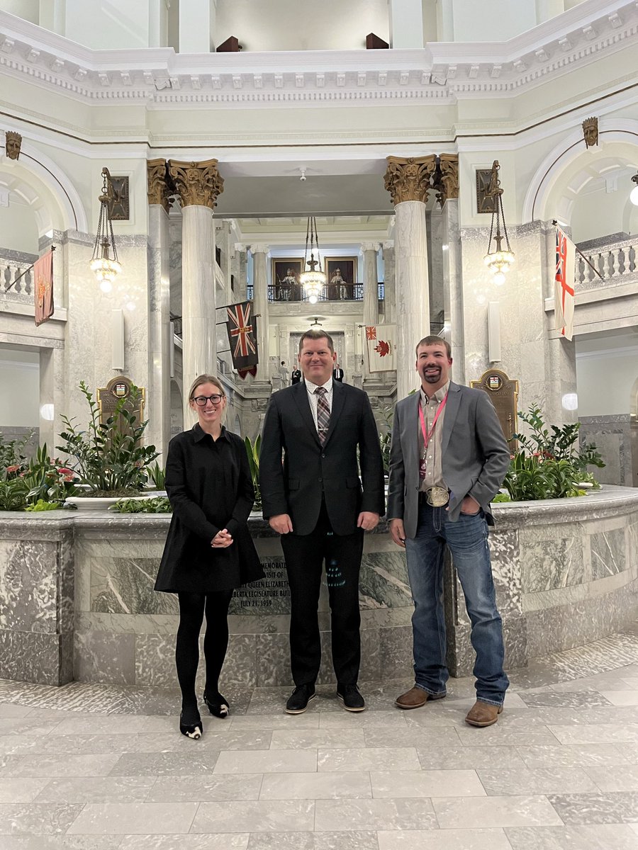 RjSigurdson's tweet image. Great meeting with Molson Coors today — a valuable partner to Alberta’s farmers and irrigators.
Our supply chains are deeply connected, built on Alberta’s long tradition of responsible production and stewardship of clean soil, air, and water.

Thanks for meeting with me!

#ABAg
