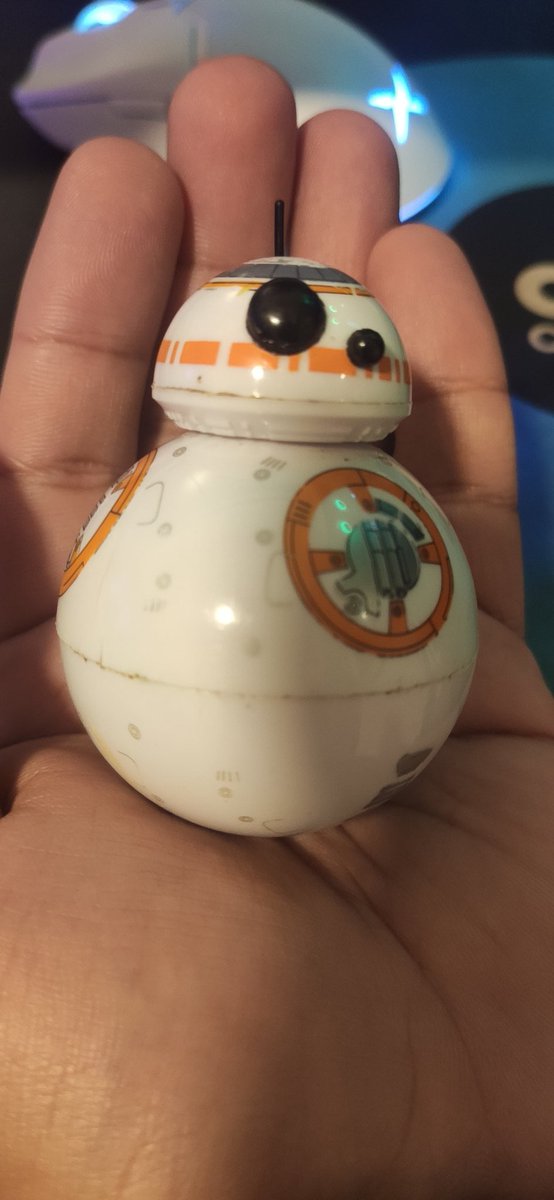 kakaside2's tweet photo. @TomManeiro Pois meu BB8 vai ajudar a destruir sua estrela da morte kkkk https://t.co/3JamziROkR