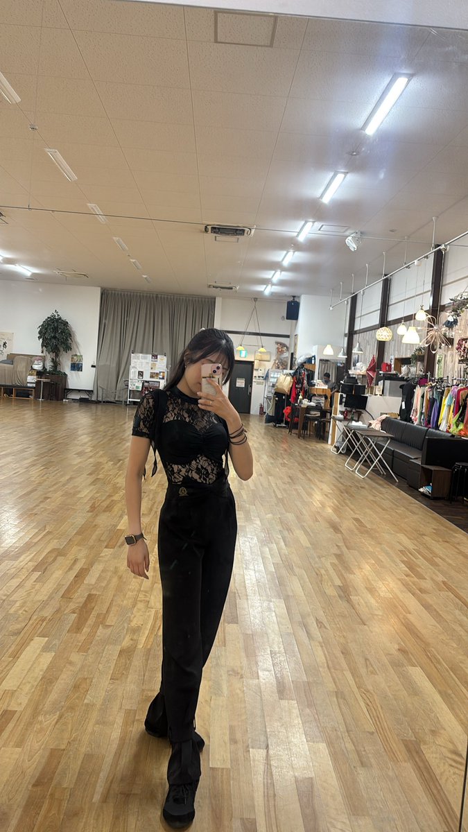 DancerHonami's tweet photo. おすすめ練習着が再入荷👗🖤
実際に着てみるとこんな感じです✨

#社交ダンス #競技ダンス #練習着 #Fourseasons https://t.co/oLk4KhLvk0