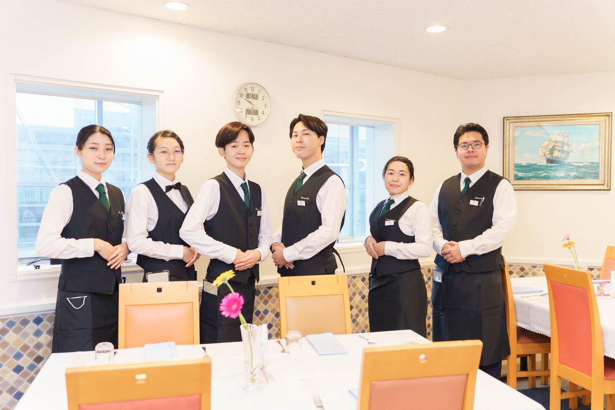 huma_cc's tweet photo. 【学生レストラン】
公開実践授業にて総合調理学科1・2年生合同で西洋料理・中国料理��コースランチ営業を行いました🍽️
2年生は1年生に調理のポイントを伝えながら、仕込みから調理・盛り付け・提供までを実践しました✨

ご来店いただきました皆様、ありがとうございました🙇‍♀️ https://t.co/ytk01ywbFT