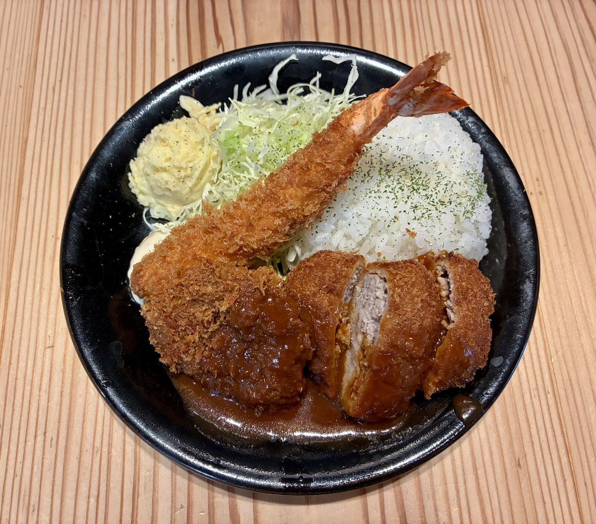 ヒトサラごはん好評です、ありがとうございます。
今度はエビフライ、ひとくちかつ、ミンチカツをのせた「全部のせ」をメニュー追加します。
ちょっと贅沢なヒトサラお召し上がりください。
【ヒトサラごはん全部のせ 1130円】

※本日の夜からメニューに加えます
 #とんかつおくだ #京都とんかつ