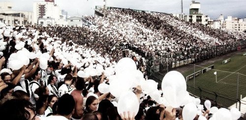 <a href="/jorabrahao/">Abrahão 💙🤍🦁</a> Calma amigo, é só uma brincadeira por ser noite de Copa Libertadores. Não precisa ficar dodói à toa. 

Se eu quisesse postar festa real não me faltariam imagens
