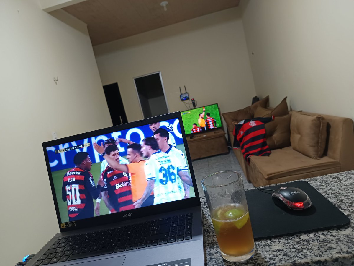 mds_1179's tweet photo. "Tudo ao mesmo tempo agora"
Globo, GETV e caipirinha de jambú.
Vamos flamengo. #LibertadoresNaGETV @brunoformiga @jorgeiggor https://t.co/DJIBaR7NI8
