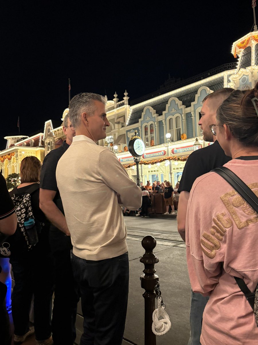 ProblyatDisney's tweet photo. Josh D’Amaro &amp; President of Walt Disney World Jeff Vahle at Magic Kingdom tonight reviewing Disney Starlight: Dream the Night Away parade 👀 https://t.co/y4EF7uz3dC