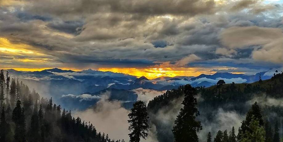 kupwarasentinel's tweet photo. 🌄 The Paradise on Earth – Gurez - A masterpiece carved by time and light
#MorningGlory
#Hillscape
#HeavenlyViews https://t.co/S2LK4ihK5P