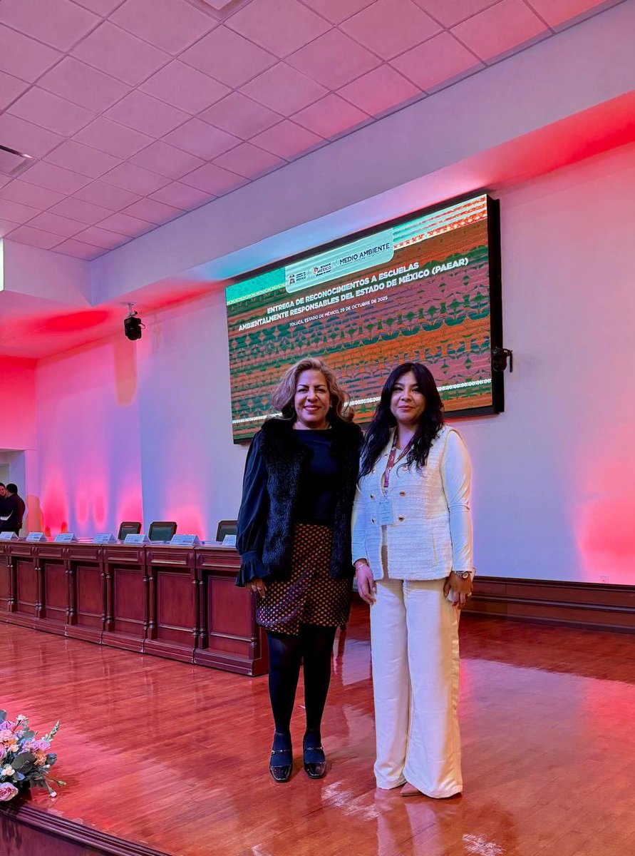 EPO201's tweet photo. 🎉 La EPO 201 recibe la acreditación como Escuela Ambientalmente Responsable y con Excelencia Ambiental 🌿
Gracias al trabajo de nuestros docentes por impulsar proyectos en favor del medio ambiente 💚
#EPO201 #Sustentabilidad #ExcelenciaAmbiental https://t.co/SEoPzd7XGu
