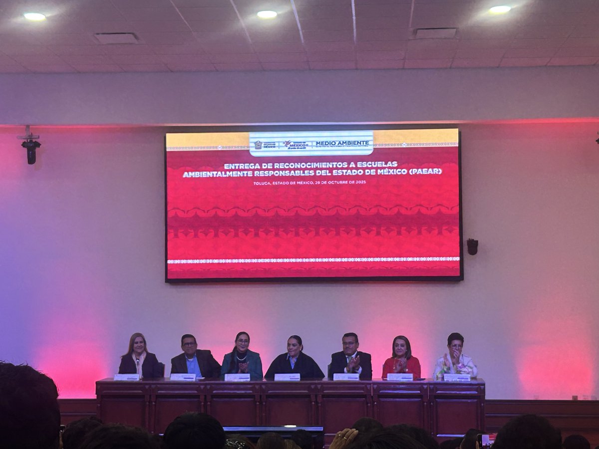 EPO201's tweet photo. 🎉 La EPO 201 recibe la acreditación como Escuela Ambientalmente Responsable y con Excelencia Ambiental 🌿
Gracias al trabajo de nuestros docentes por impulsar proyectos en favor del medio ambiente 💚
#EPO201 #Sustentabilidad #ExcelenciaAmbiental https://t.co/SEoPzd7XGu