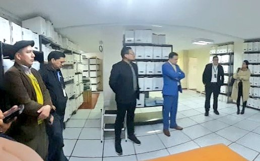 AzuayCJ's tweet photo. #CJEnTerritorio ⚖️

Funcionarios de la Dirección Nacional de Gestión Procesal del #CJ recorren las unidades judiciales de #Sígsig y #Paute, en #Azuay, para analizar el Sistema Centralizado de Turnos e identificar nudos críticos que permitan optimizar la atención a los usuarios. https://t.co/CpHB0DKdiW