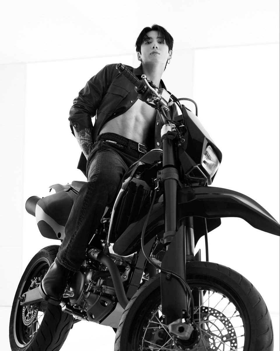btsargento's tweet image. — esta foto de Jungkook para Calvin Klein es simplemente épica xdios; la pose, el porte, la moto, grito.