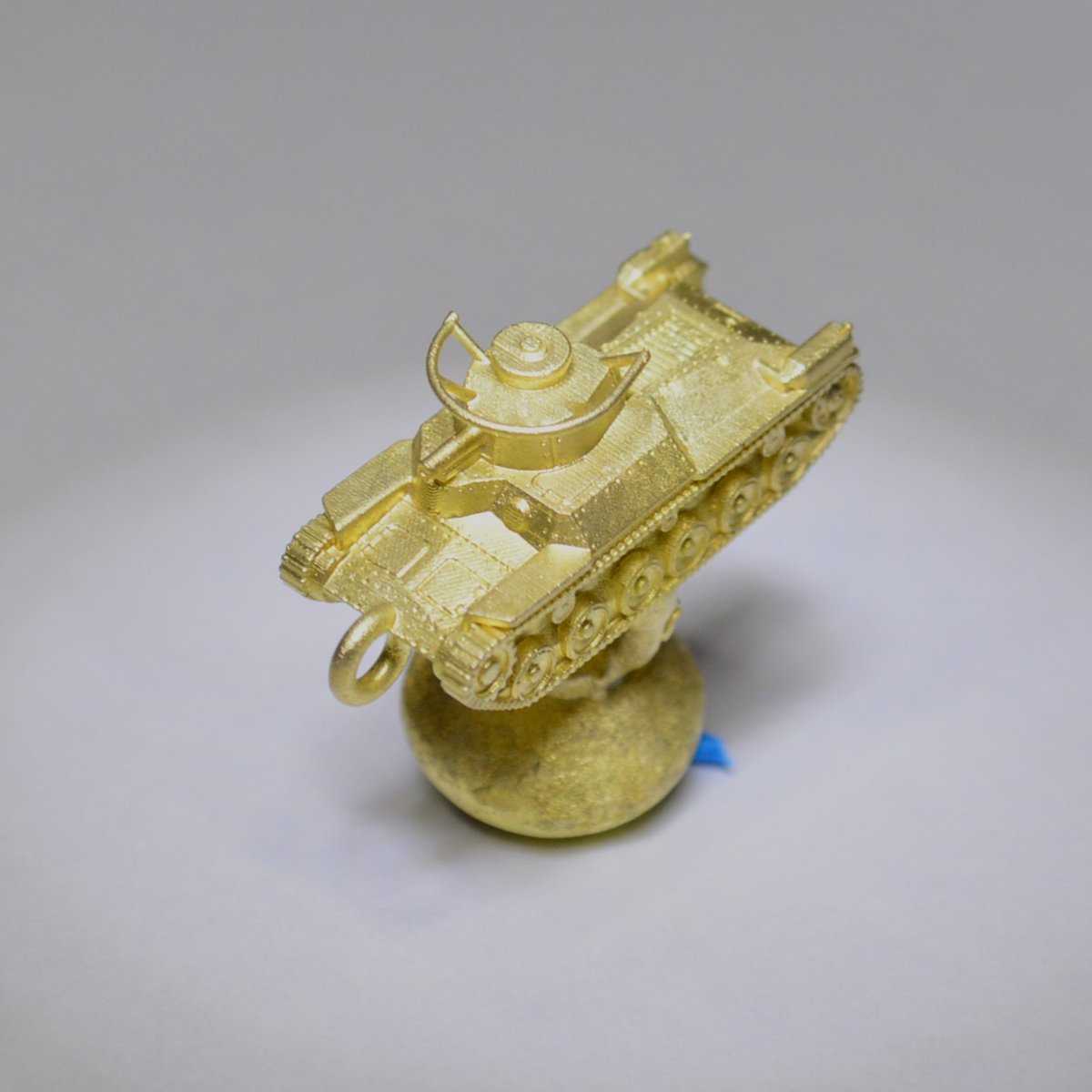 nag0s1_ac's tweet photo. 一番人気の真鍮の97式中戦車”チハ”を鋳造しまいした。これで在庫が２両に。
真鍮の鋳造では失敗する確率が高かったのですが、比較的安定する条件を見つけることができました。師匠がいないのでずいぶん遠回りしていると思います。
11/3 爆裂祭18    　
池袋 サンシャインシティー　ゾーンD https://t.co/LyDQAtvSDd