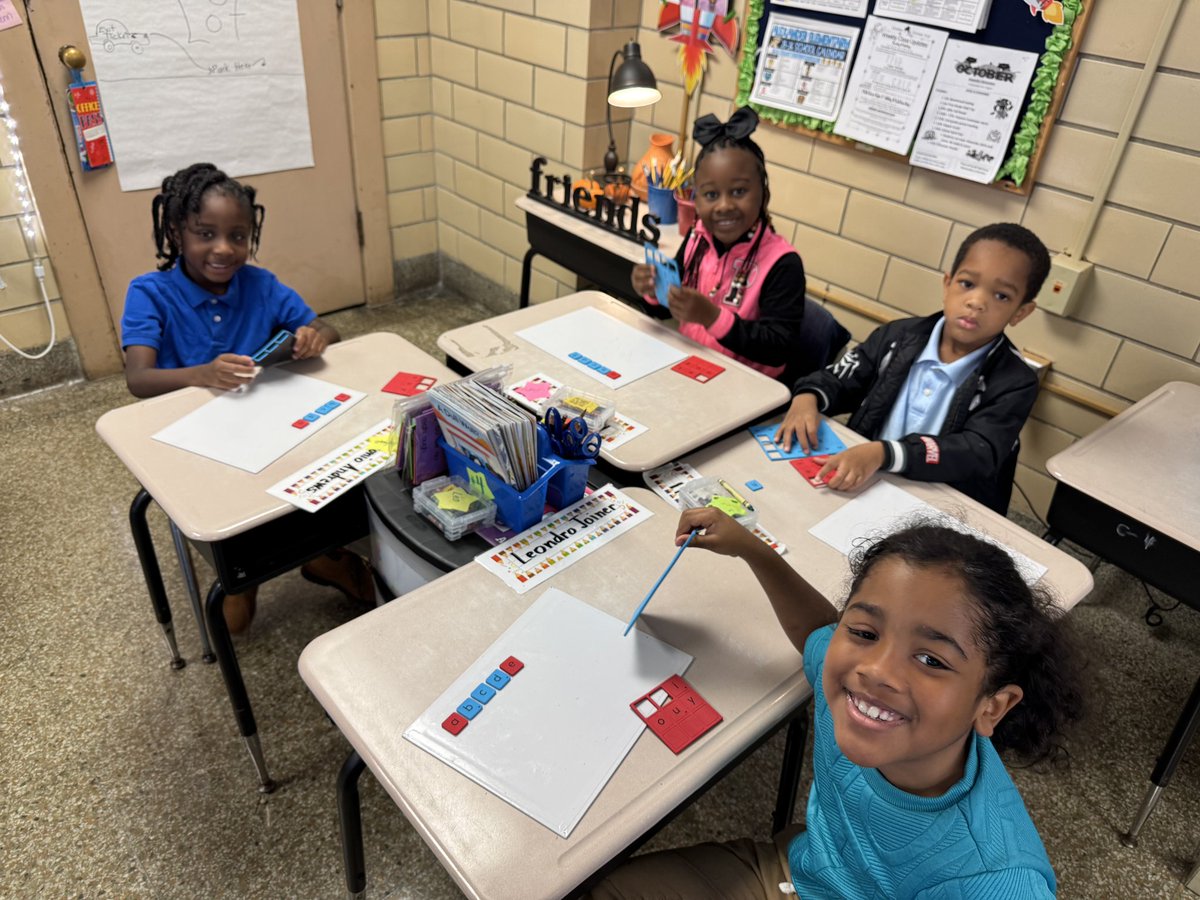 AlexanderEle900's tweet photo. 🚨First Grade Highlight! Check ✅️ Out Mrs. Glenn's Class! Students are now putting their own magnetic letter boards together… 💕.  They did a great job! @JMCSchools @suptking https://t.co/VFuNYGQow1