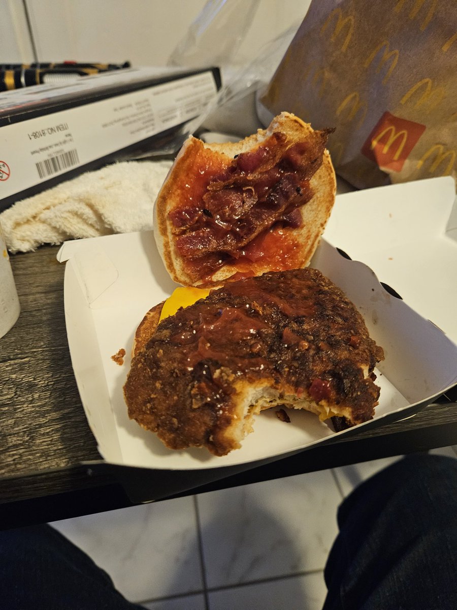 cez737's tweet photo. @McDonalds  ques la que hay https://t.co/OddvX6GizM