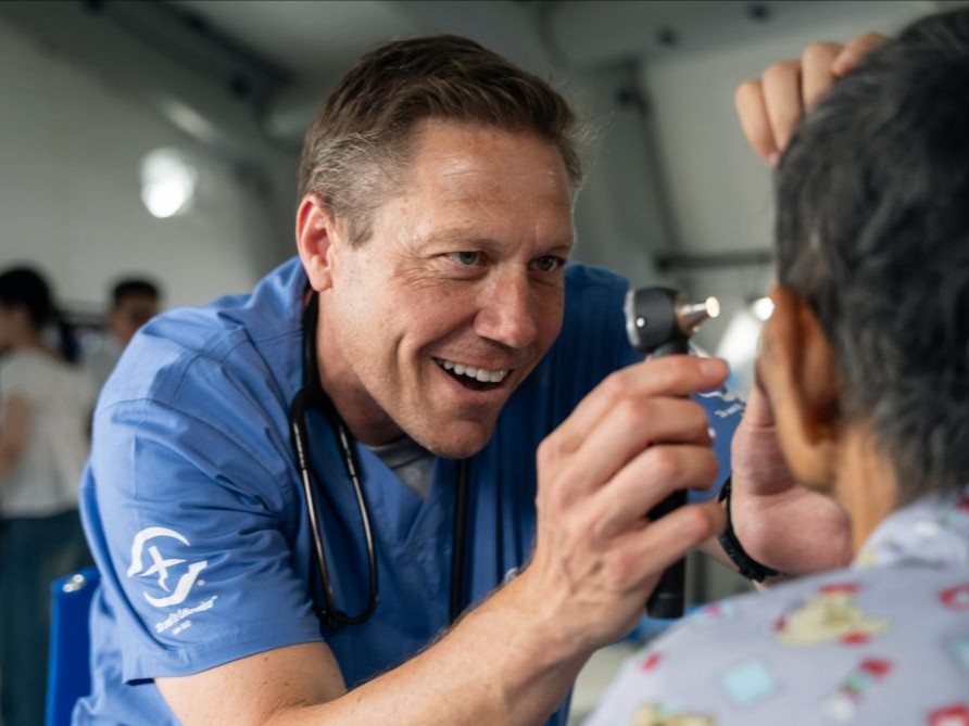 SamaritansPurse's tweet image. Feel called to serve on the frontlines of disaster relief?

When crisis hits, our Disaster Assistance Response Team (DART) deploys to help those who are suffering most—bringing physical relief and the hope of the Gospel in Jesus’ Name.

We’re actively recruiting for multiple open…