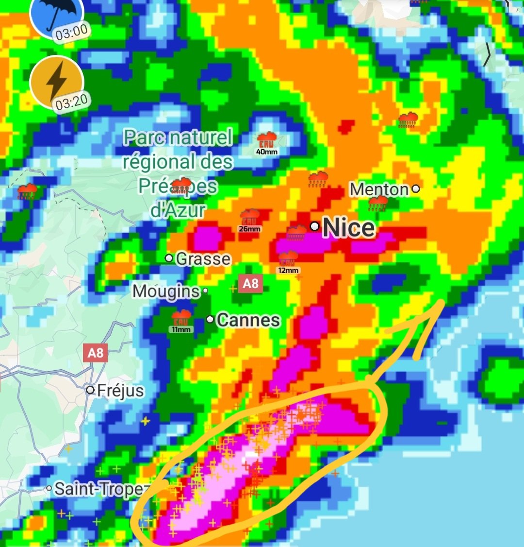 Suivi 30/10/25 à 3h00 #Meteo06 
Des paquets pluvieux circule assez rapidement sur notre littoral et moyen pays. Un #orage plus #dynamique circule actuellement face à nos côtes mais sagement en mer 🤞👍