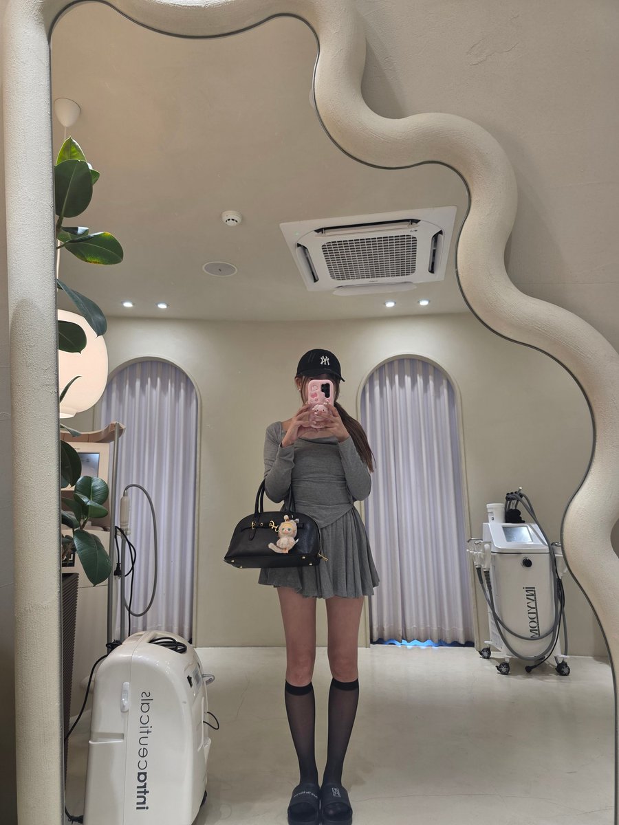 mkh917's tweet photo. ウォニョンが通ってるアイドル管理してきた💆‍♀️骨ごと整うエステ！漢江が目の前でまじで絶景♡類骨の出っ張りがなくって、左右非対称の歪みも整ってたし目が開けやすくなった👀アイドル達の管理最高🩷
📍Purie The River View
서울 영등포구 여의서로 43 16F
🚃汝矣ナル駅(ヨイナル駅)/1番出口/徒歩10分 https://t.co/wgVljcDKte