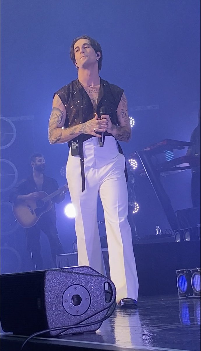 kjpnoz's tweet photo. Damiano..insanely talented, as always 🔥#DamianoDavid #FunnyLittleFearsWorldTour 
#ZeppBaysideOsaka https://t.co/XfUKAZvJ2Q