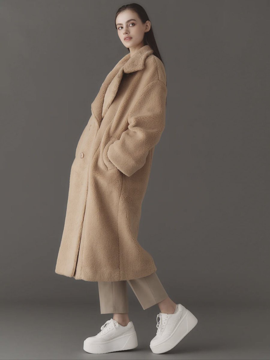 Teddy Cozy Coat 》 包み込むような暖かさが魅力のボアコート。 表情