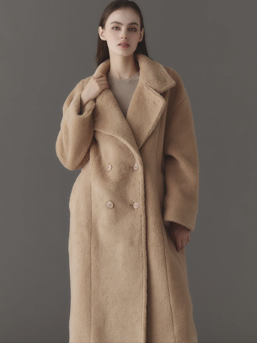 Teddy Cozy Coat 》 包み込むような暖かさが魅力のボアコート。 表情