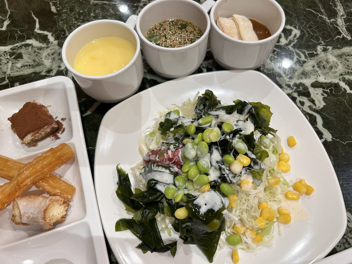 ferretti_1219's tweet photo. 🍖ワールドビュッフェ🍰
いただきま〰️す😋✨
#WorldBuffet
#ワールドビュッフェ
#神戸物産
#業務スーパー https://t.co/CXFMO82062