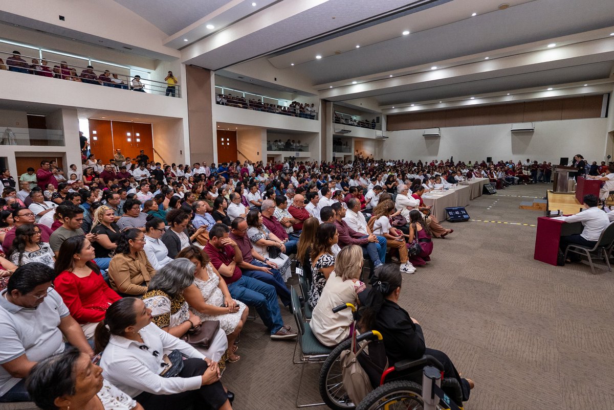 LaydaSansores's tweet photo. Hoy tuvimos visita de lujo; un honor recibir en Campeche a nuestra querida @ErnestinaGodoy_, mujer emblemática y respetada por quienes integramos el movimiento de la Cuarta Transformación. Hoy encabezó la primera de las dos Audiencias Públicas de la Comisión Presidencial para la Reforma Electoral.

No queremos reformas electorales donde importen más las formas que el fondo. Mucho dinero, pero poca confianza. El dinero no fortaleció la confianza en el voto. Y el voto no debe ser un acto de fe, sino un acto de certidumbre.

Que todos y todas sepan que su voto cuenta.