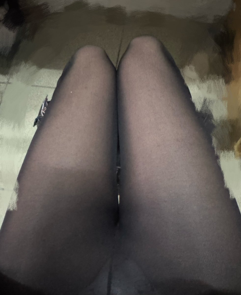 sissyboyorange's tweet photo. 试图短暂复活一下，最近在尝试能更长时间的带锁与开发除了废物唧唧之外的地方
图二是今天里面的ootd 图三是室友都不在悄悄露出
#男娘 #伪娘 #雌堕 https://t.co/0YCBAPMkPW