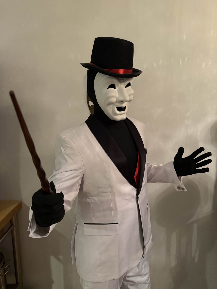 Oranglly's tweet image. Tuffest TBB Costume of All!
1. Insecure, The Final Showoff! (Op*h🎭)
2. Cesus, A God Without Time! (🫖)
3. Lil Xtreme! (👾🤖👺👹)
4. Uh, Doomsday, I just found this months ago! (THE END THE END THE END)
#thebattlebricks