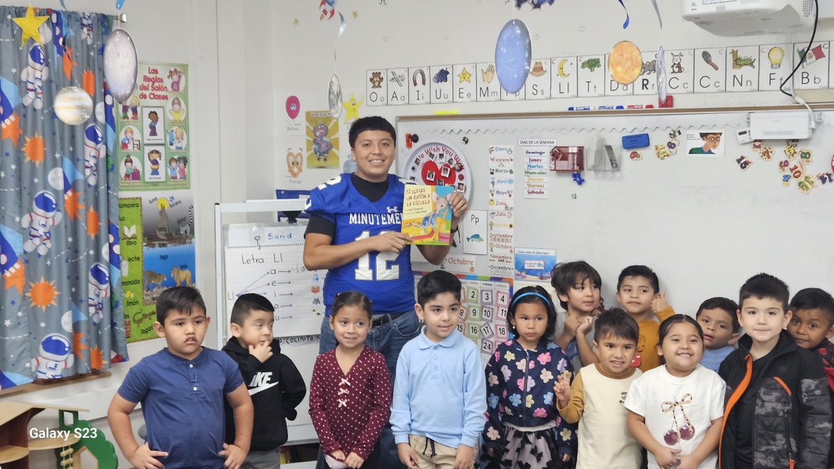 Coach_POrtega's tweet photo. Our #MinuteMENread Varsity football players got to hang out with the little ones from @StaffordEISD once again! We had a fantastic time meeting with all those smiling faces! @EISDMemorialHS @EISDofSA has the best students! Thanks to all the staff &amp; kids for letting us spend time! https://t.co/c6nFb2mjQs