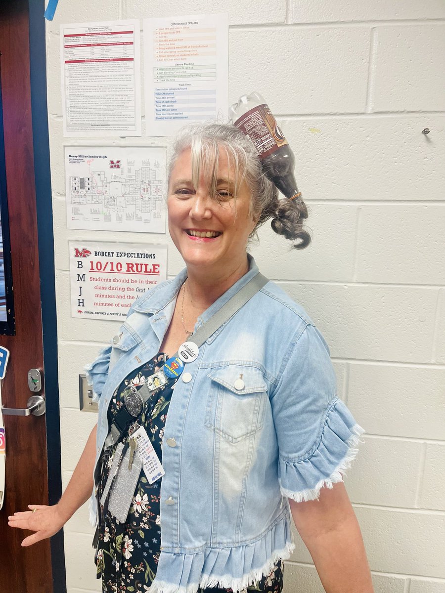 BerryMiller_JH's tweet photo. #CrazyHair & #CrazySocks Day had us doing double takes all day.👀 A lot of fun for students & staff alike. #RedRibbonWeek is showing how important it is to be drug free!
❤️💙🐾❌ #InALeagueOfOurOwn 😎 #BuildPearlandProud https://t.co/pOboYhiJVg