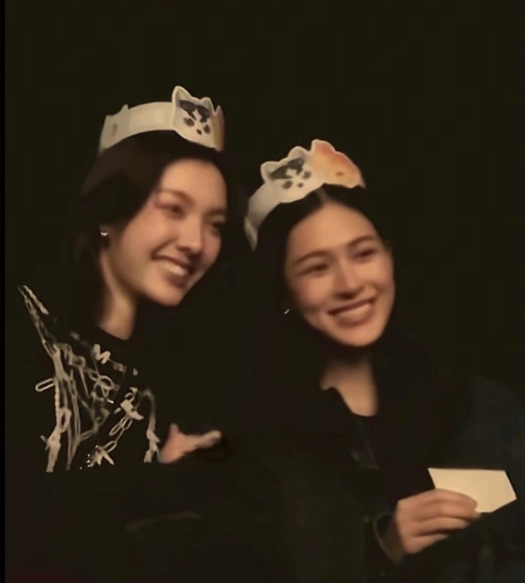 Floatindots's tweet image. i love you lingling and orm