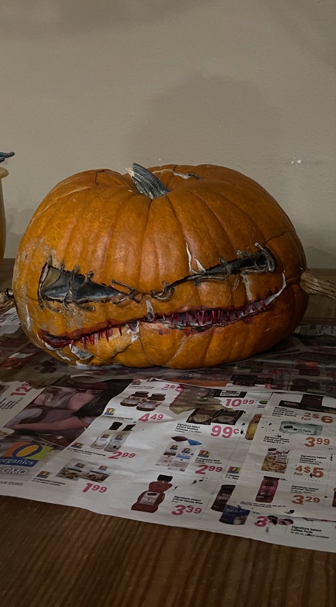 Ok who’s gonna vote for me for the best pumpkin? 👀