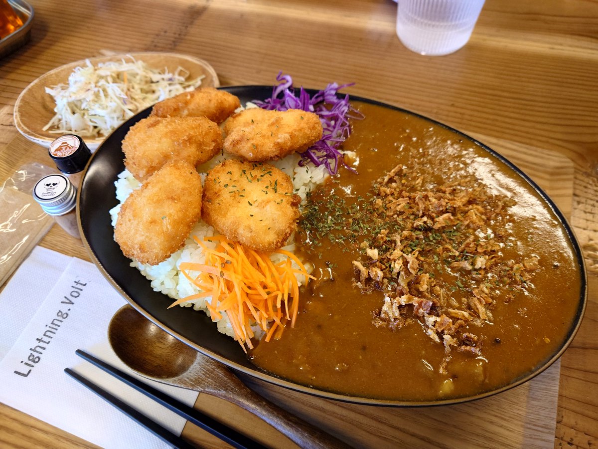 uruurupon's tweet photo. 急に１人飯になったのでペンネ使って何かしようかとも思ったけど、空腹が過ぎてカレーを食べに🍛🤣

さぁ帰って昼寝しよう(:3[___]

#lightningvolt https://t.co/r1eZk7qNUR