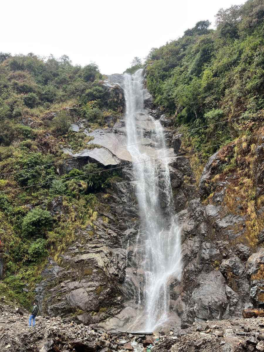 sir 
I am travelling in #sikkim. this picture is of Amitabh Bachchan Water Fall. 
How amazing ! <a href="/SrBachchan/">Amitabh Bachchan</a> <a href="/sikkimgovt/">sikkimgovtipr</a>