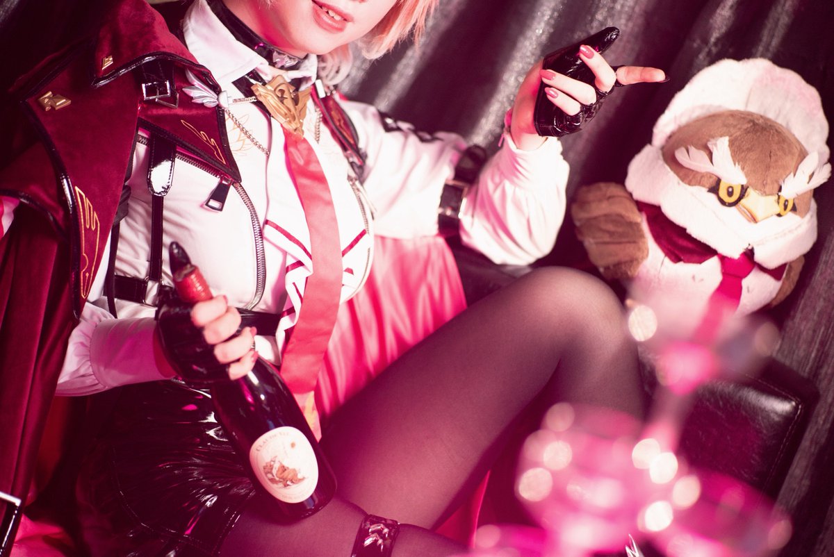 QiiLiin_Wears's tweet photo. .: #hololive cosplay :.

     I’ve been waiting for someone to share this rather expensive bottle with. 

        Do you have a night to spare? 🍷

•
•••
••

鷹嶺ルイ// Takane Lui 🥀
of Secret Society HoloX https://t.co/Guzc9eYkWn
