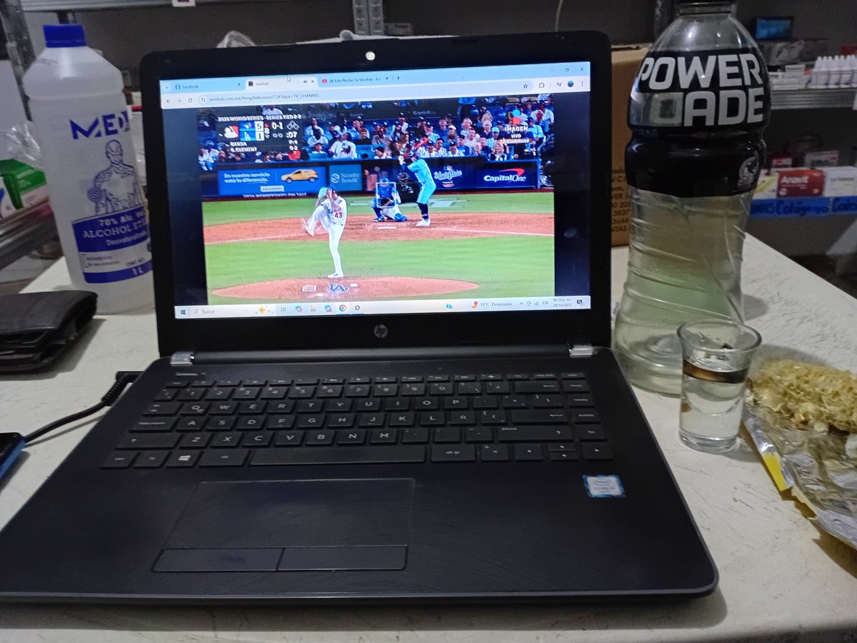 elapodadobuda's tweet photo. #LaCasaDelBeisbol atendiendo el negocio y tomando un mezcalito de Oaxaca y un Elote estilo Veracruz https://t.co/EJ441q4heL