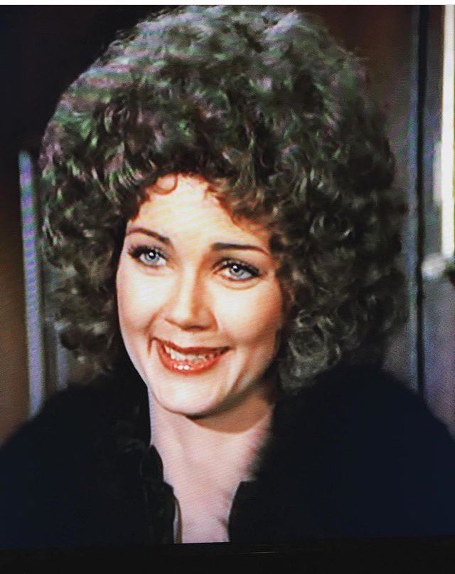 Watching the unofficial Halloween episode of #WonderWoman 'The Seance Of Terror' 🔮and the scariest part? THAT WIG! 😱 but somehow <a href="/RealLyndaCarter/">Lynda Carter</a> still managed to serve 💅