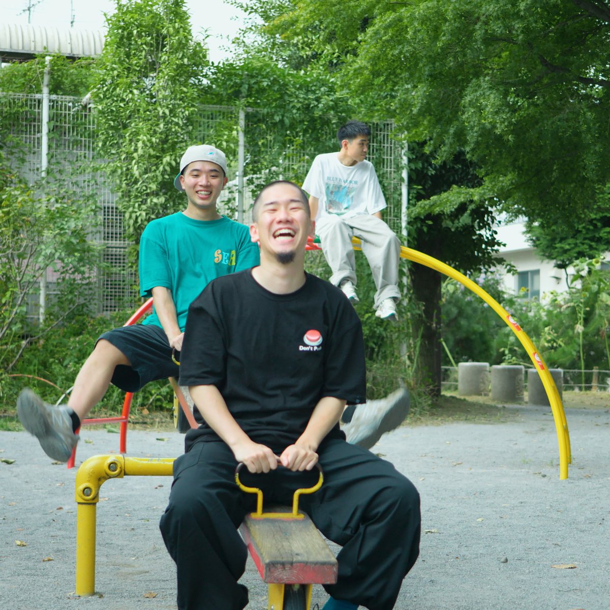 💐リリース記念日🎉
一年前の今日、2024年10月30日にシラフ「こんなもん / 旅人」がリリースされました。

各種URL⚡️
ultravybe.lnk.to/konnamontabibi…

「こんなもん」(Official Music Video)
youtu.be/A7ZP5P8hxKE?si…

<a href="/shirafu/">シラフ</a>