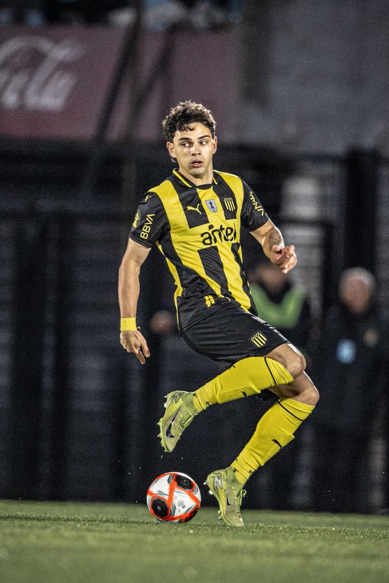 nahuelherreraa4's tweet photo. El placer de siempre @OficialCAP 🖤💛 https://t.co/tq19e63cT2