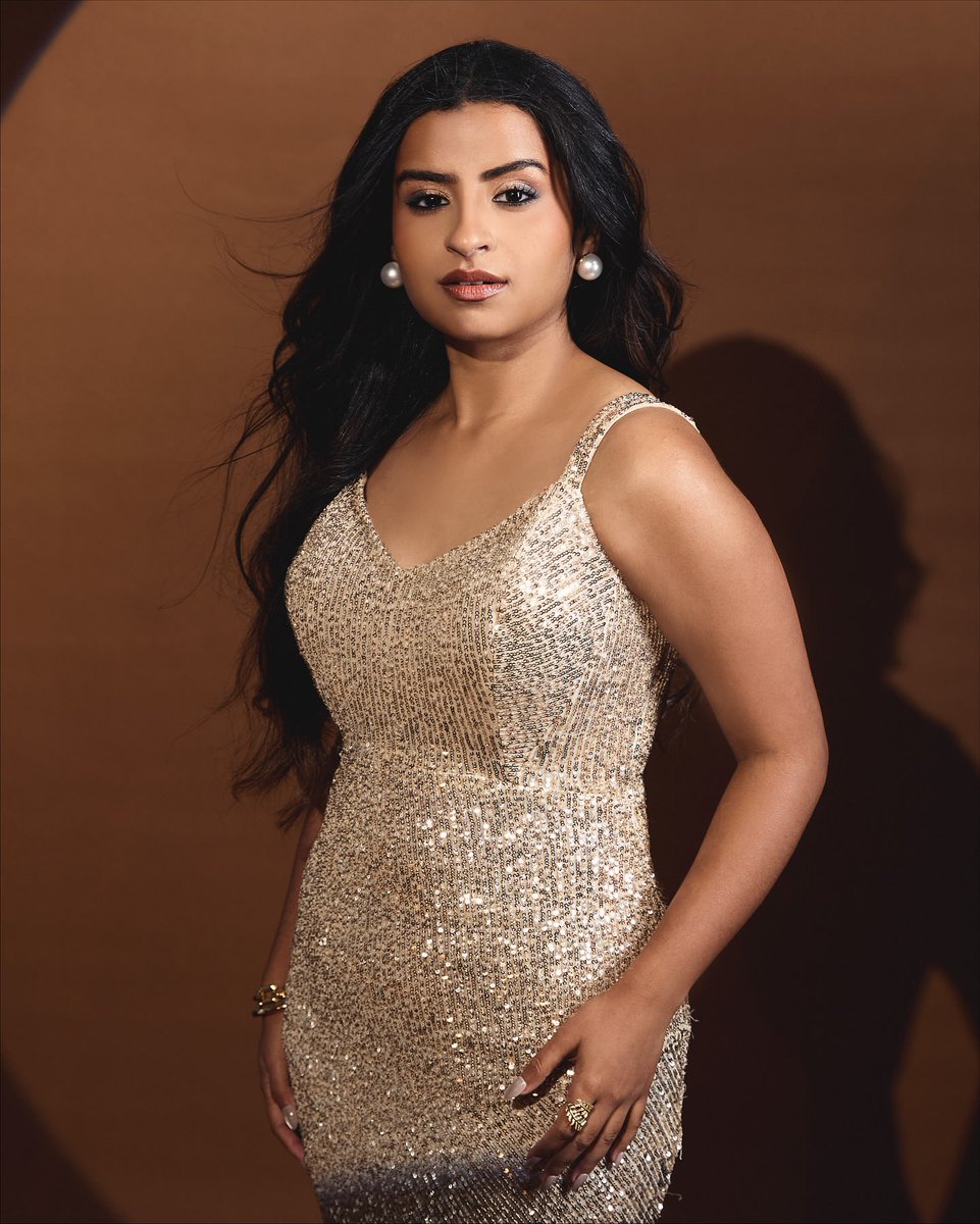 KollywoodCinima's tweet image. #Sivaangi stuns in her latest look, blending grace and glamour effortlessly. Her radiant smile and chic style steal the spotlight, leaving fans completely mesmerized! 💫✨ #Kollywoodcinima #KcGallery #Sai ✨

#SivaangiKrishnakumar