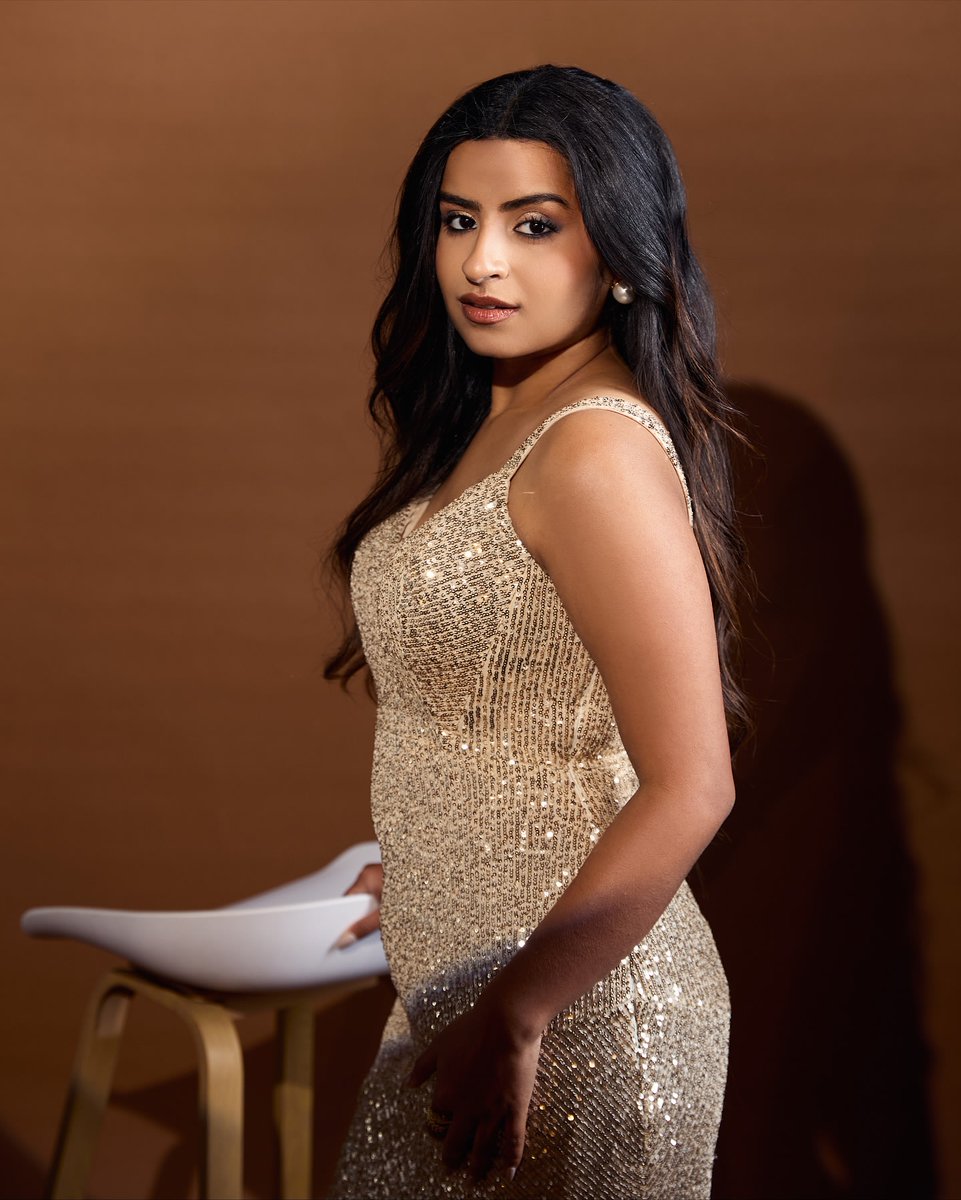 KollywoodCinima's tweet image. #Sivaangi stuns in her latest look, blending grace and glamour effortlessly. Her radiant smile and chic style steal the spotlight, leaving fans completely mesmerized! 💫✨ #Kollywoodcinima #KcGallery #Sai ✨

#SivaangiKrishnakumar