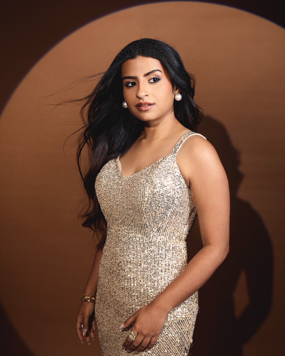 KollywoodCinima's tweet image. #Sivaangi stuns in her latest look, blending grace and glamour effortlessly. Her radiant smile and chic style steal the spotlight, leaving fans completely mesmerized! 💫✨ #Kollywoodcinima #KcGallery #Sai ✨

#SivaangiKrishnakumar