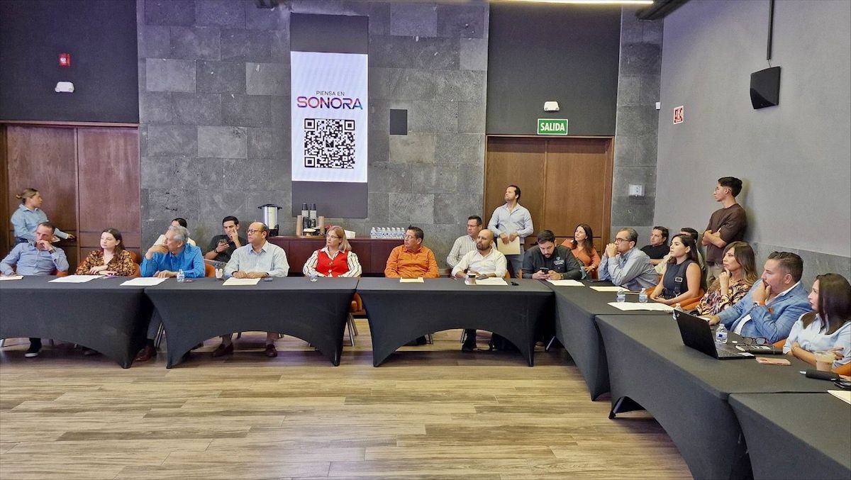 Movimiento Ciudadano impulsa el diálogo con empresarios en “Piensa en Sonora” Hermosillo 
<a href="/MovCiudadanoSon/">Movimiento Ciudadano Sonora | Movimiento Naranja</a> <a href="/NataliaRiveraGr/">Natalia Rivera</a> <a href="/Rogeliocota/">Rogelio Cota</a> #Hermosillo #Sonora 
elportaldelagente.mx/2025/10/movimi…