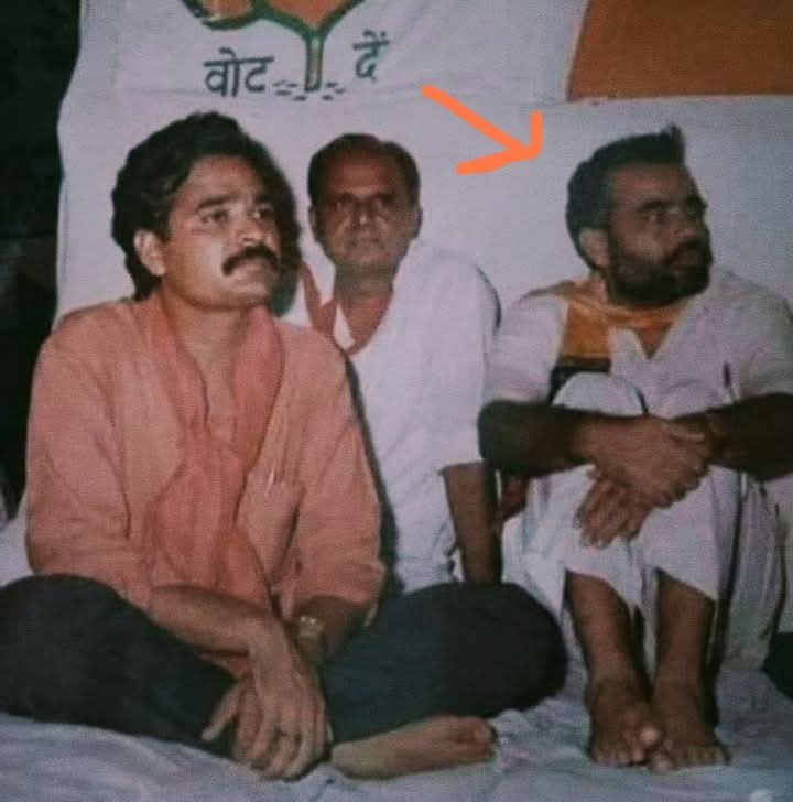 पहचाना किया ये वही महा मानव है जिसने देश के हर नागरिक को 15,15 की टोपी पहना रक्खी है,,😆🥸😎

आखिर  ये  है  कौन