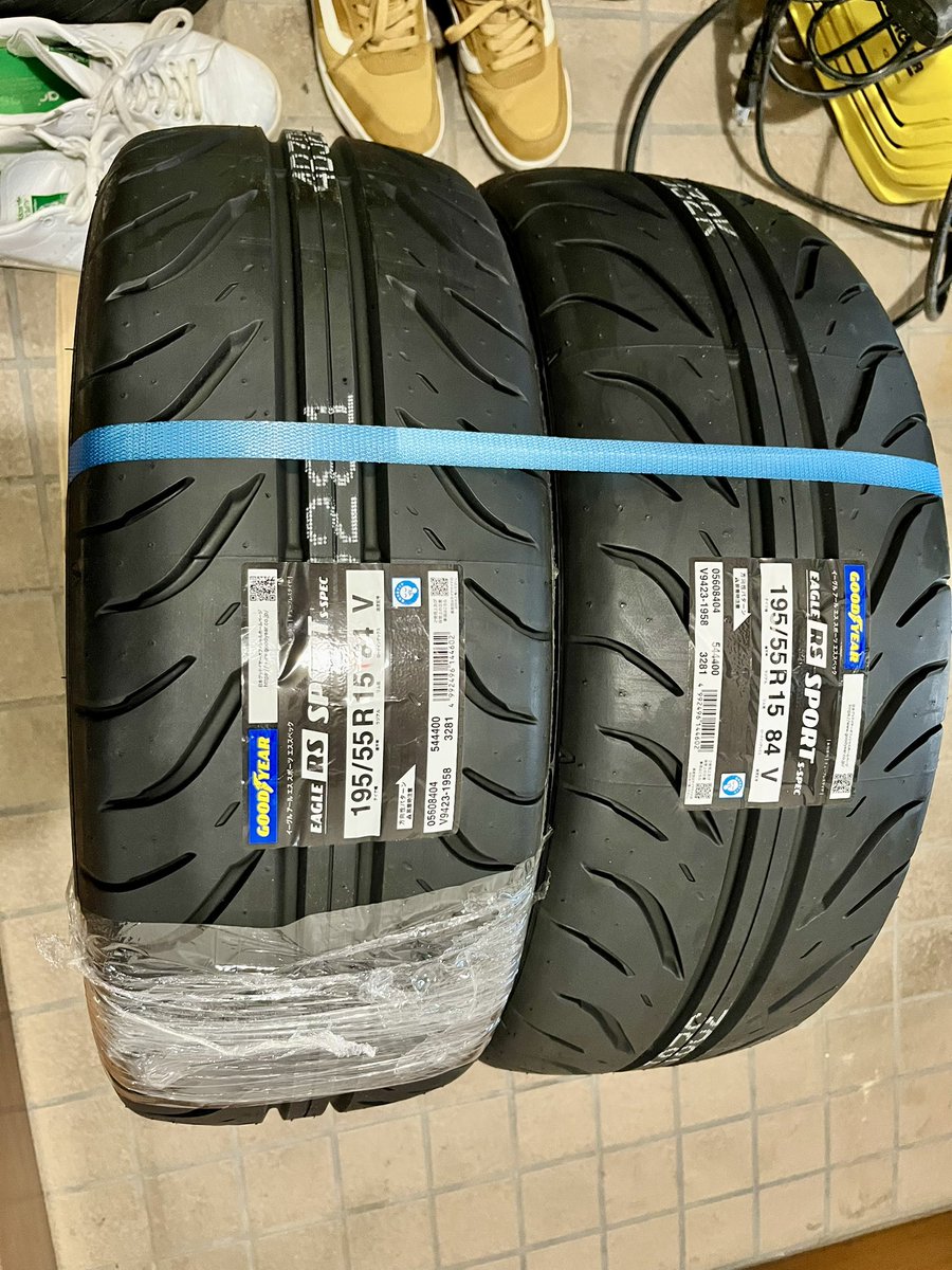 junpei1129's tweet photo. 株式会社プロジェクト・ミューさまよりスカラシップ賞典のブレーキパッドが届きました✨
いつもご支援ありがとうございます😊
これで来シーズンも頑張れそうです👍

そしてGF用のタイヤも到着。
がんばろ🔥

#プロジェクトミュー　#PMU #projectmu  #ヤリスカップ #yariscup #グッドイヤー #goodyear https://t.co/A8CMVnj19x