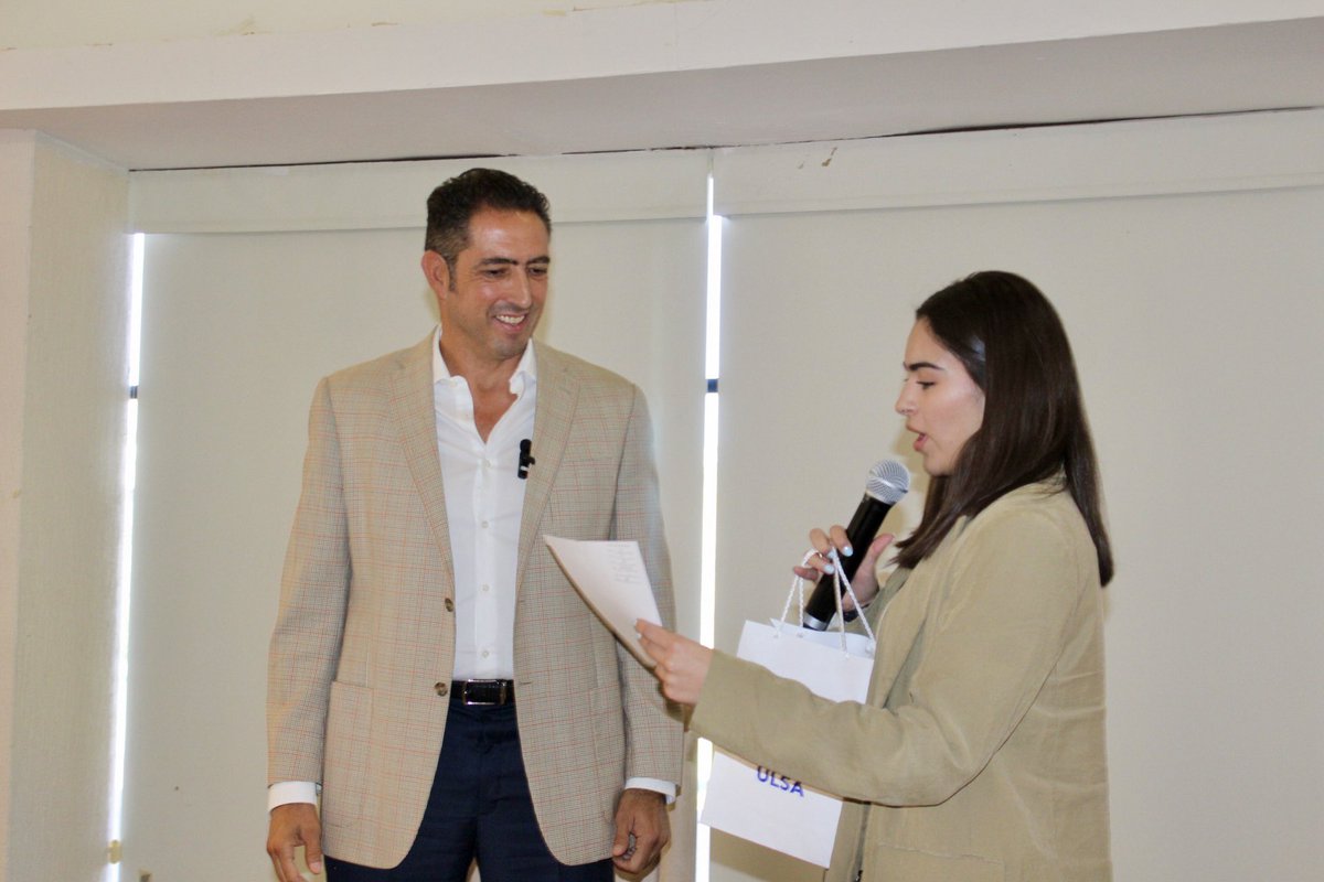 MiguelRiggs3's tweet photo. Un placer conversar con los estudiantes de la @unilasalle representantes de fracciones edilicias en el H. Ayuntamiento. Juntos podemos construir un futuro mejor para México. 

¡Gracias por la oportunidad de diálogo y colaboración! 

#ULSA #Diálogo 
#MiguelRiggs #Morena https://t.co/CHrGB76JzH